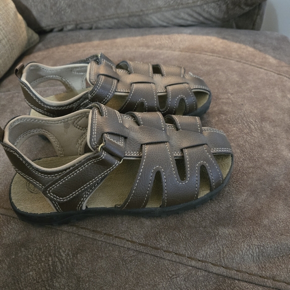 Boys size 1 Wonder Nation sandals - Picture 3 of 3